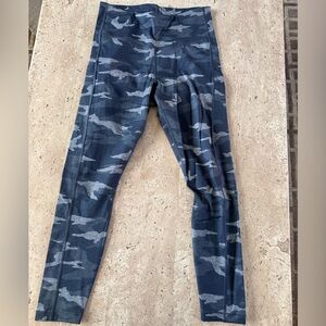 Athleta Ultimate Camo 7/8 Tight in Black and Gray
